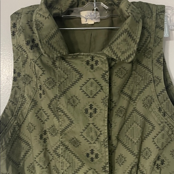 Jolt Olive Green Textured Vest - Picture 4 of 8
